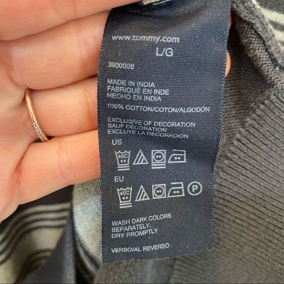 Tommy Hilfiger long sleeve V-neck wide stripe sweater size large Men’s - Picture 5 of 8